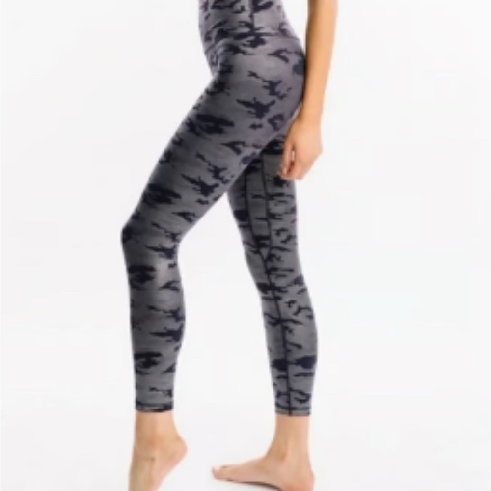 Zyia Active Silver Camo Supreme Hi-Rise Leggings size 8-10